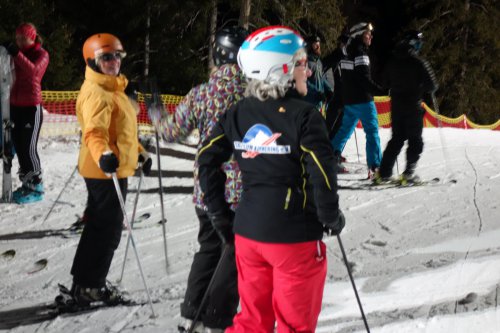 Angelika präsentiert den Ski-Club